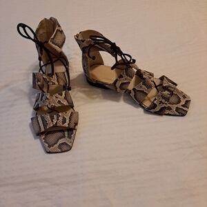 BANANA REPUBLIC Medina Flat Leather Sandals Size 8 EUC